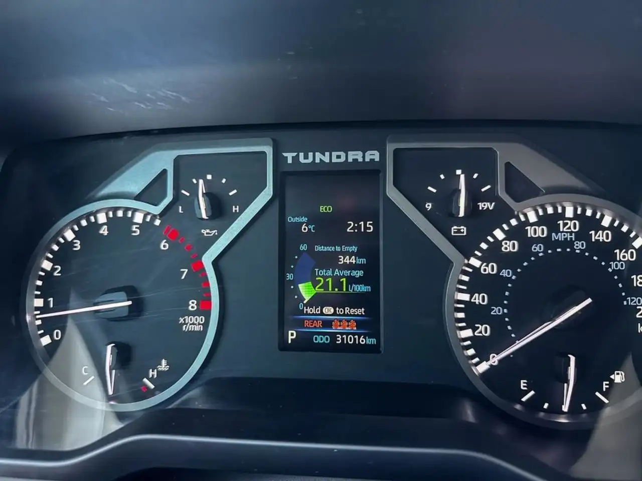 Toyota Tundra снимка Toyota Tundra