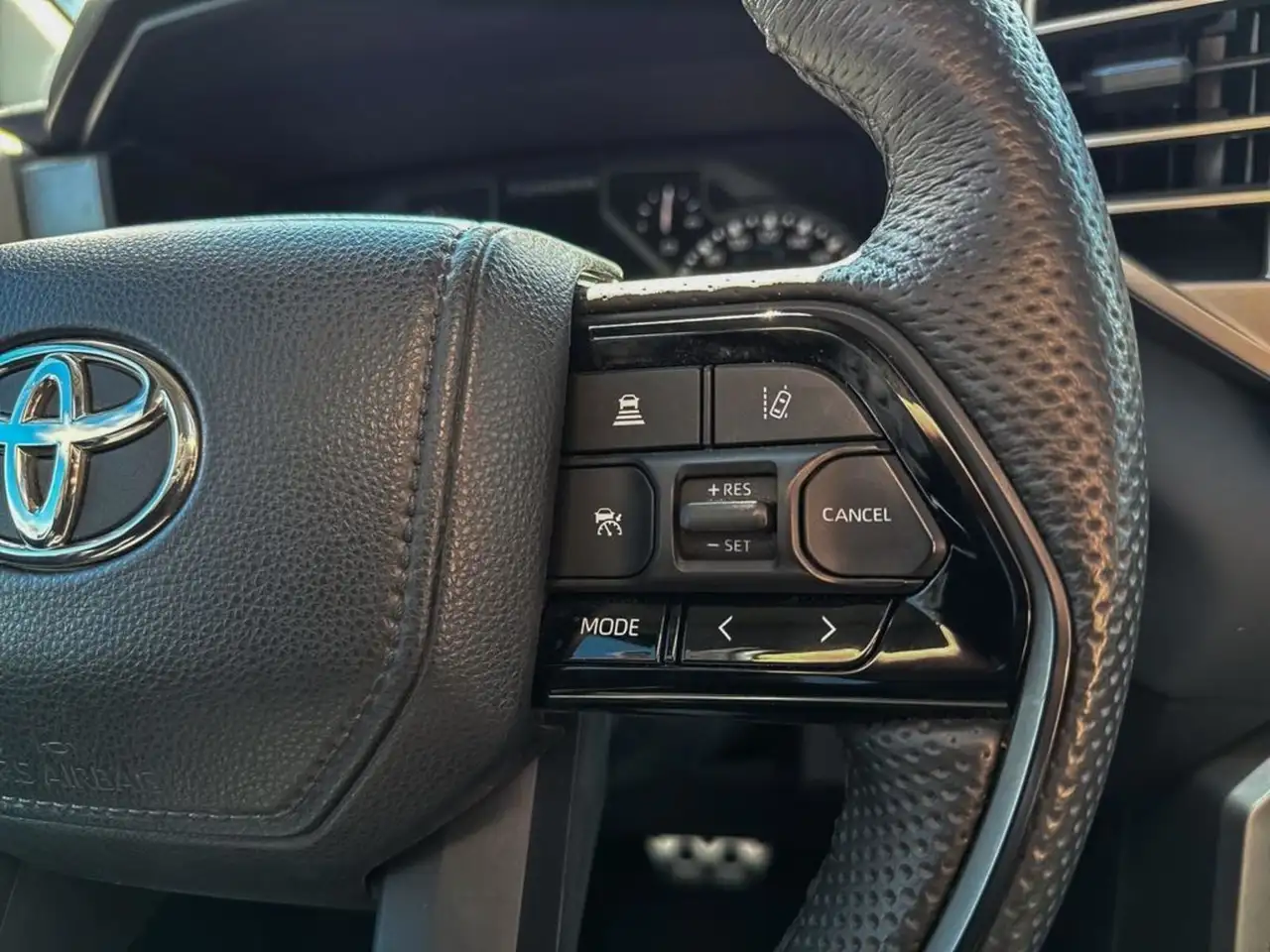 Toyota Tundra снимка Toyota Tundra