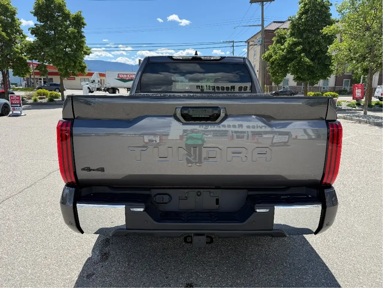 Toyota Tundra снимка Toyota Tundra