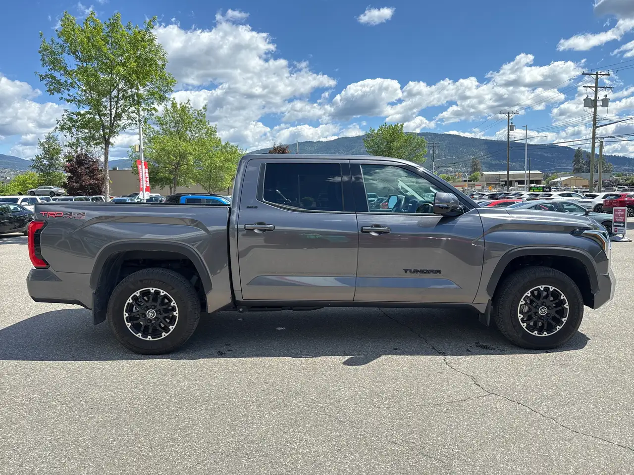 Toyota Tundra снимка Toyota Tundra