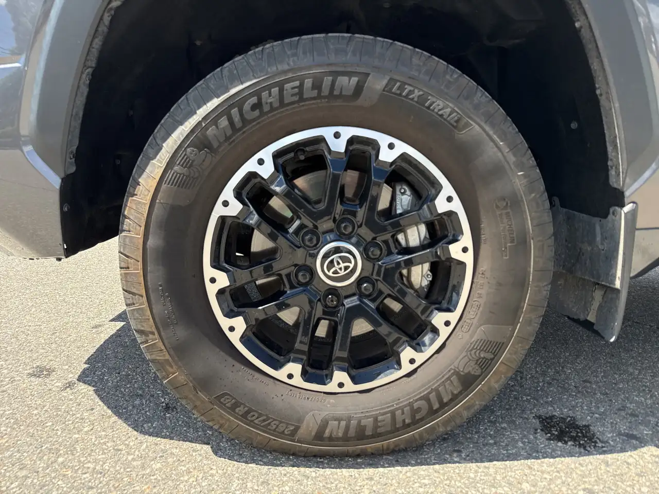 Toyota Tundra снимка Toyota Tundra