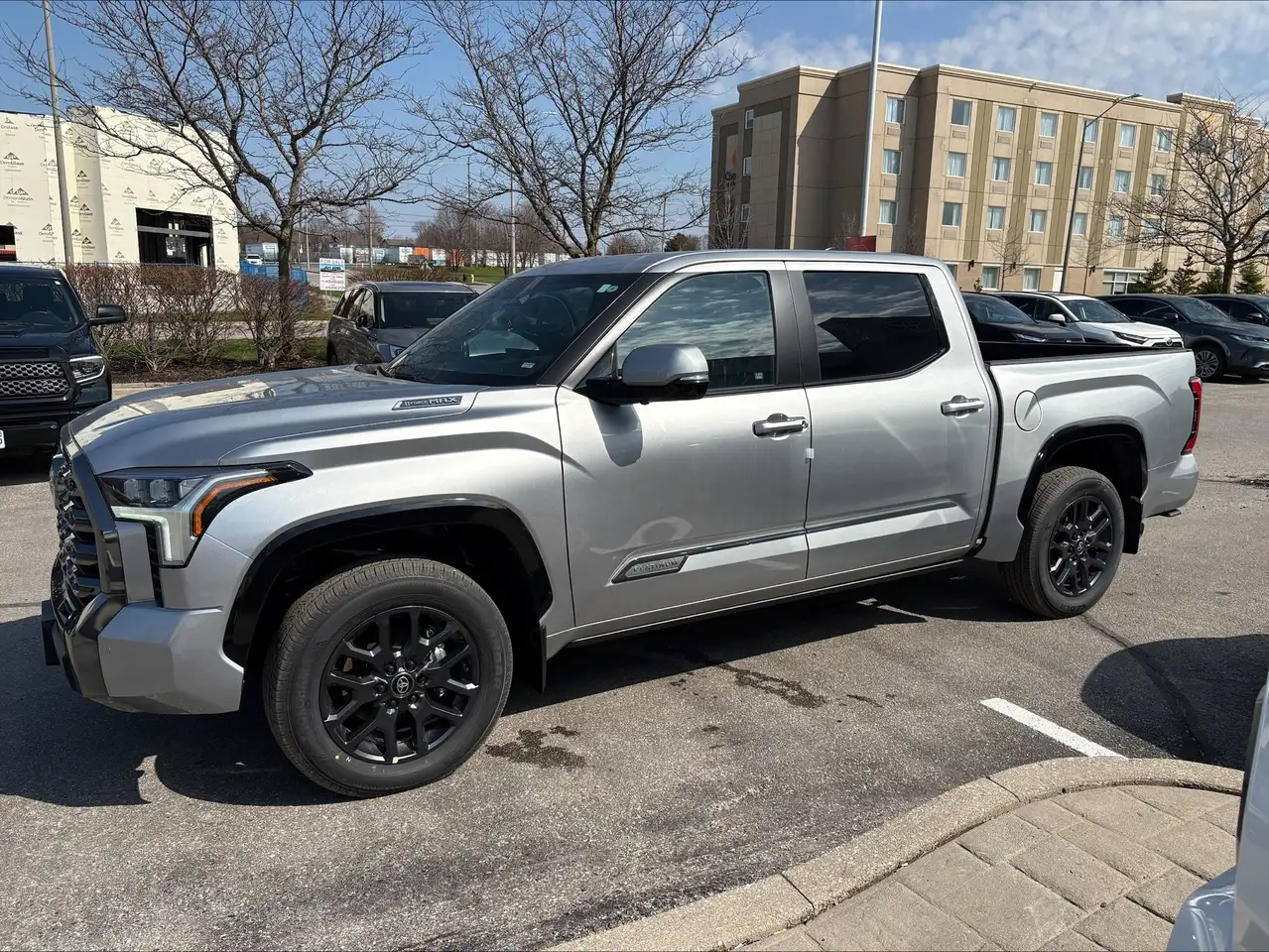 Toyota Tundra снимка Toyota Tundra