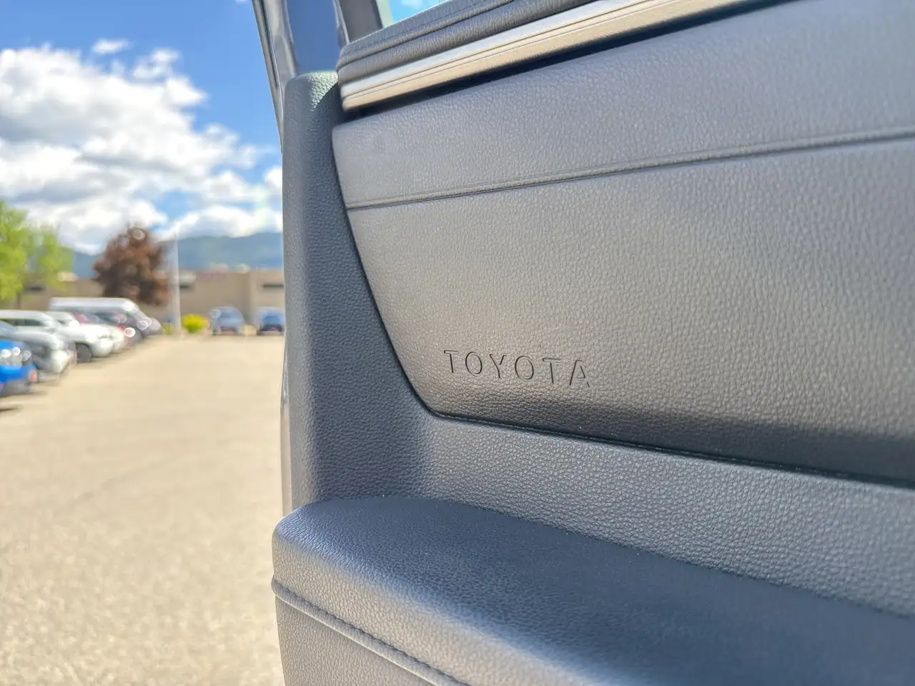 Toyota Tundra снимка Toyota Tundra