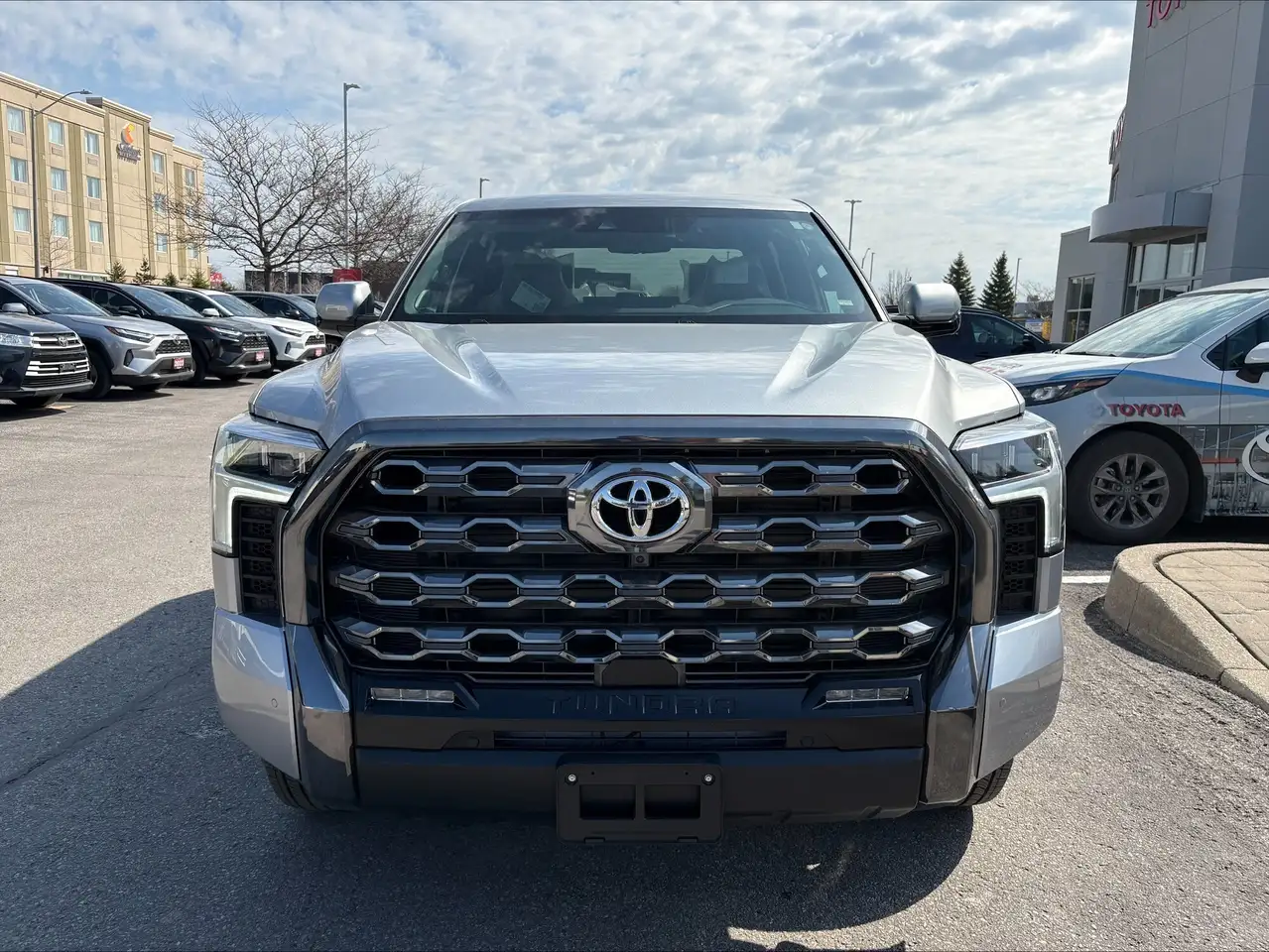 Toyota Tundra снимка Toyota Tundra