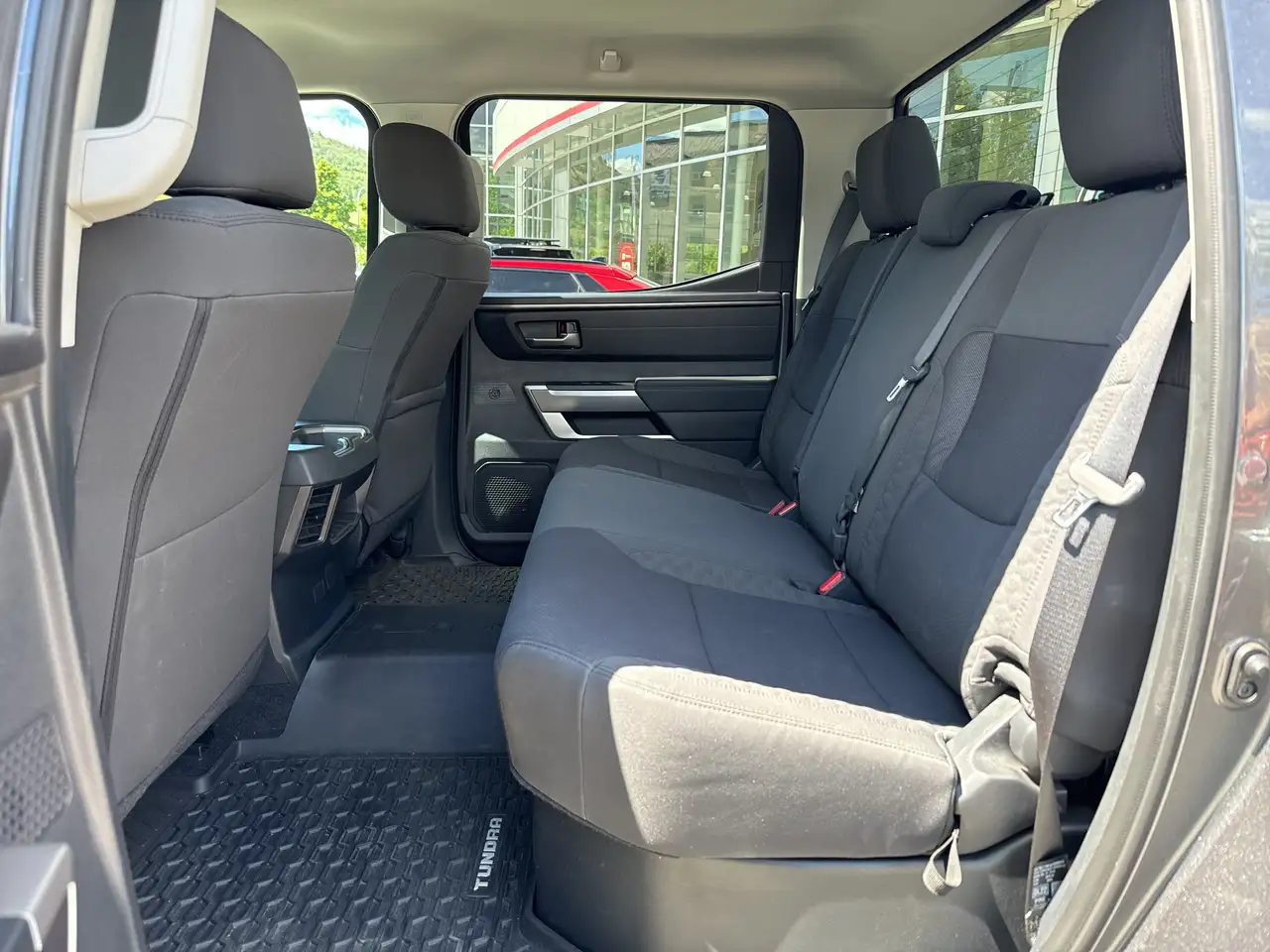 Toyota Tundra снимка Toyota Tundra