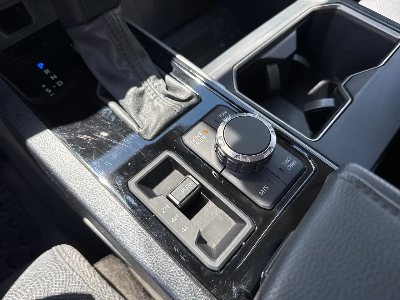 Toyota Tundra снимка Toyota Tundra