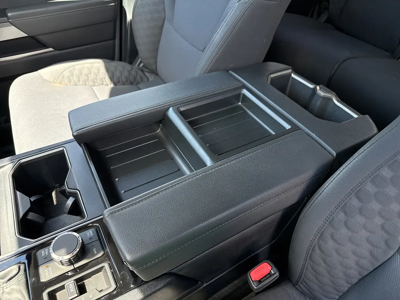 Toyota Tundra снимка Toyota Tundra