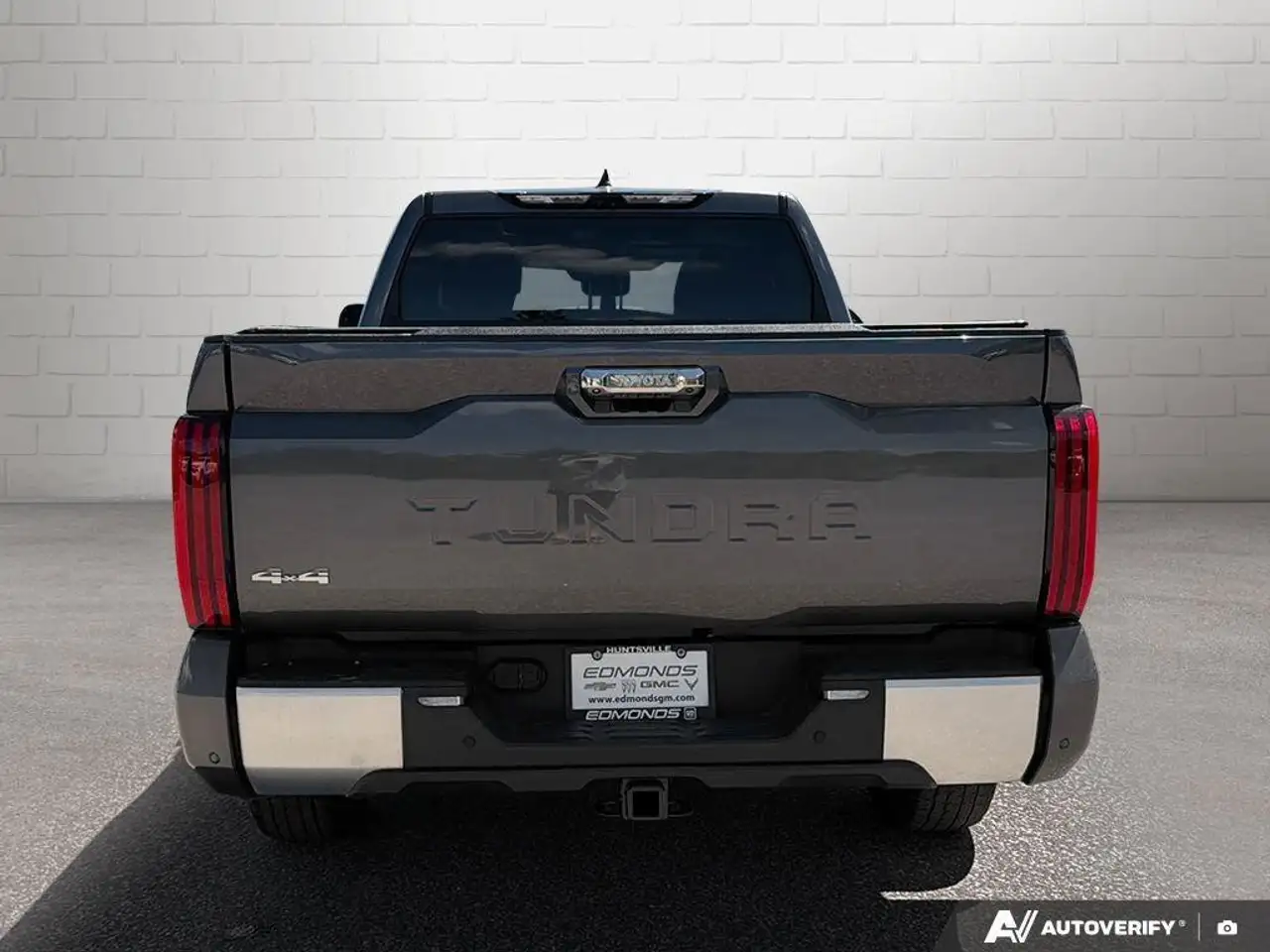Toyota Tundra снимка Toyota Tundra