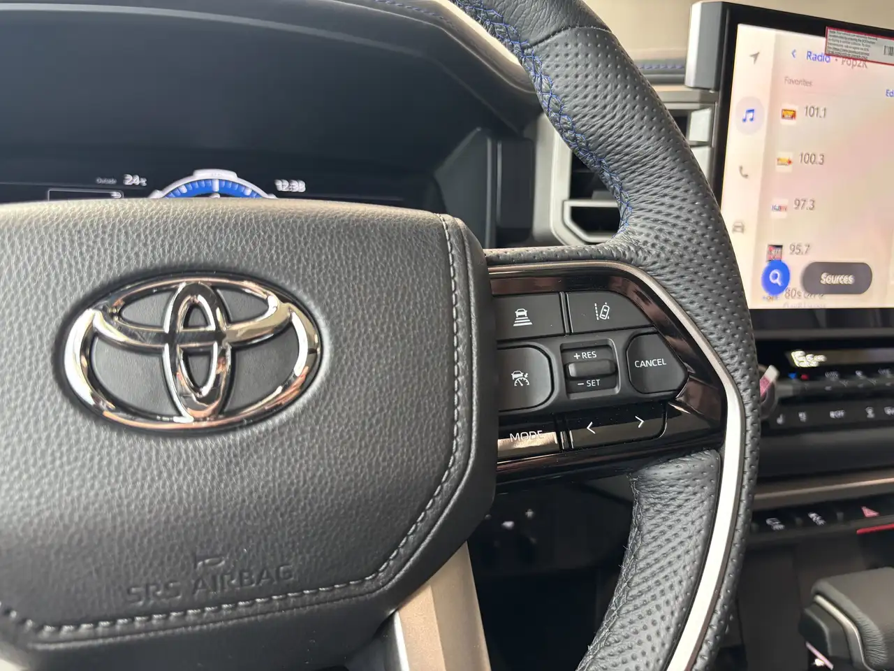 Toyota Tundra снимка Toyota Tundra