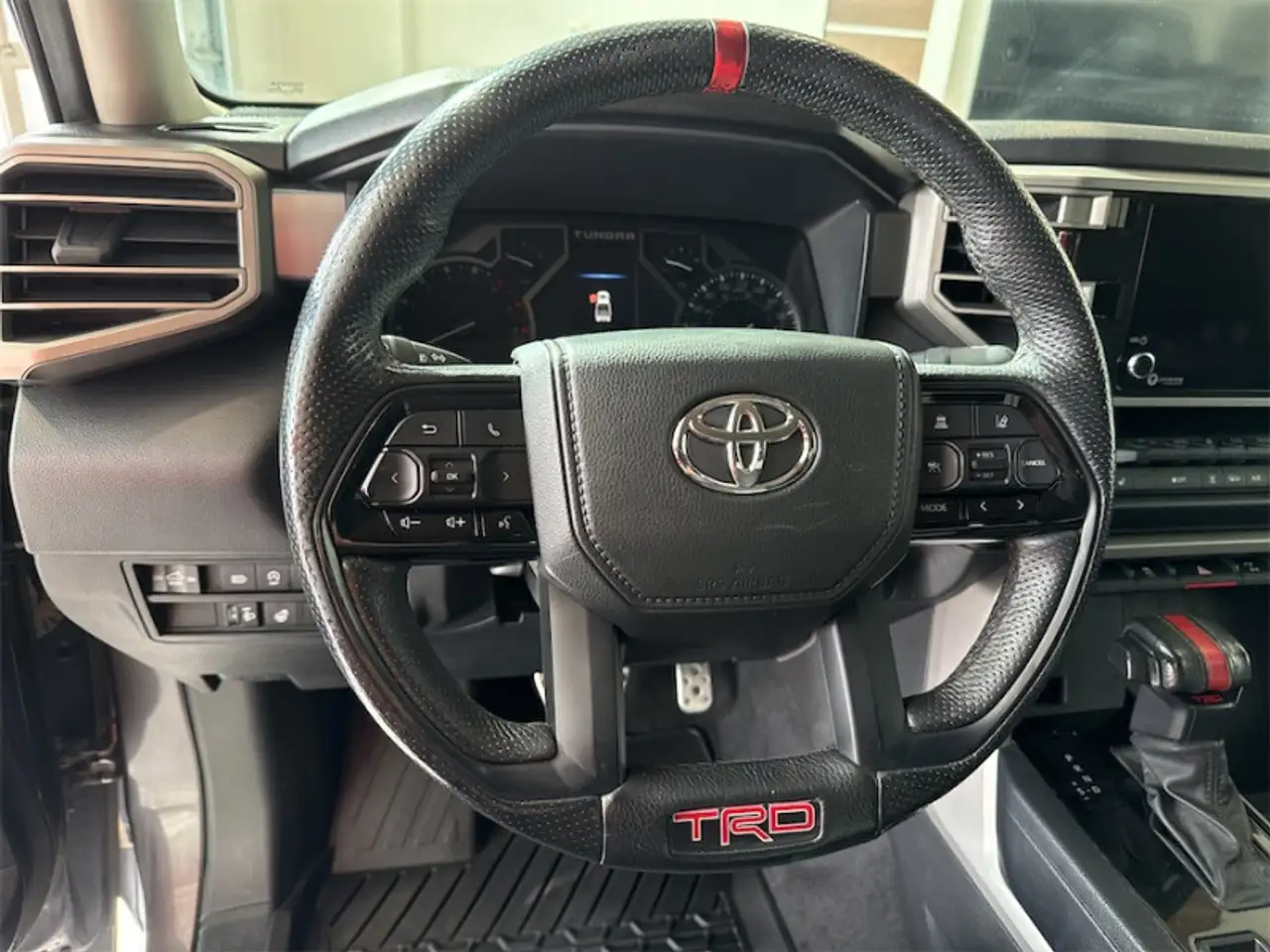 Toyota Tundra снимка Toyota Tundra