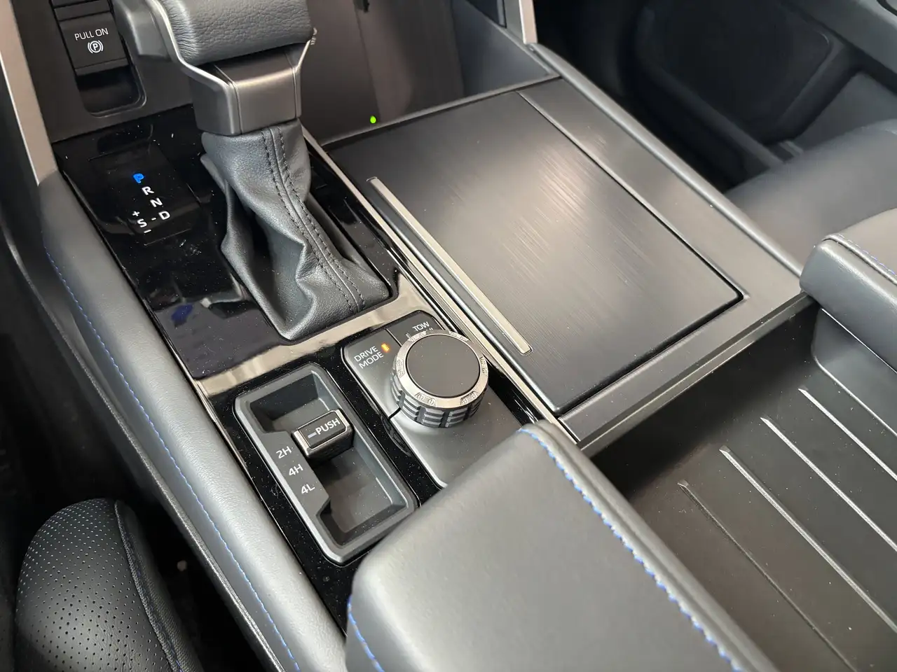 Toyota Tundra снимка Toyota Tundra