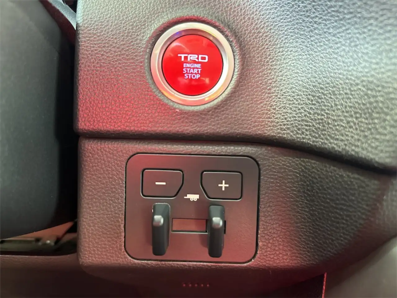 Toyota Tundra снимка Toyota Tundra