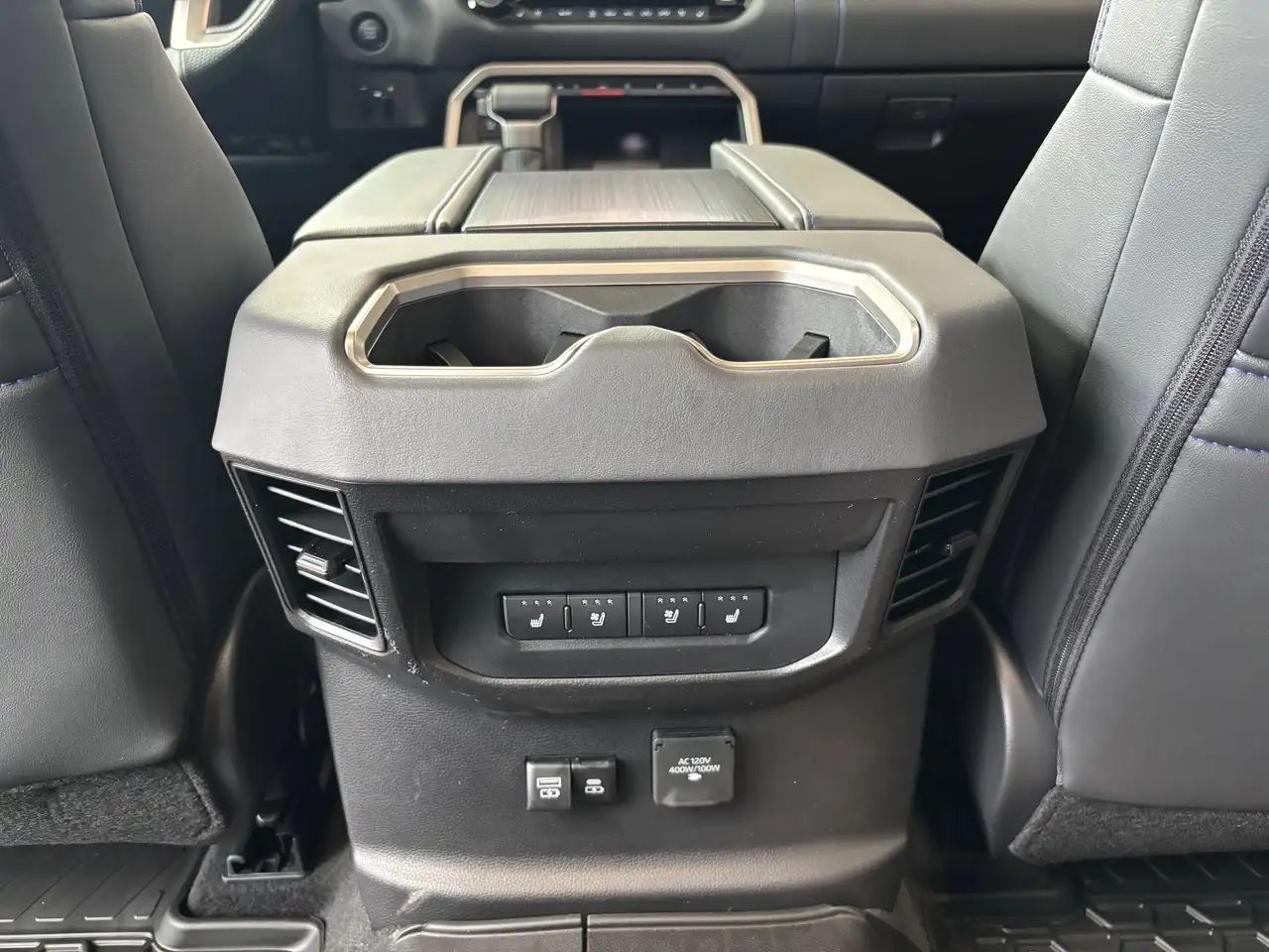 Toyota Tundra снимка Toyota Tundra