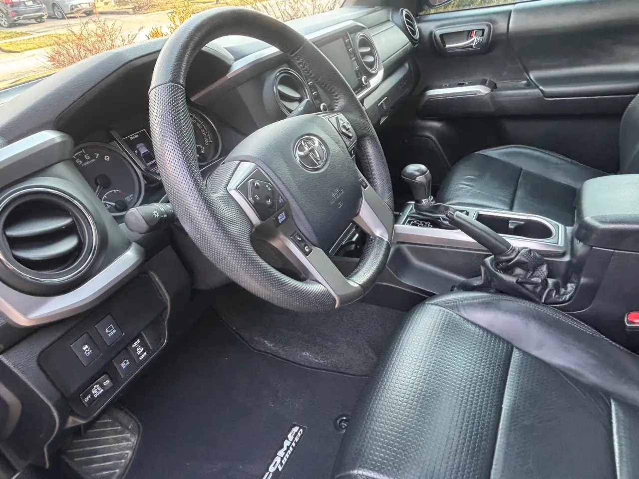 Toyota Tacoma снимка Toyota Tacoma