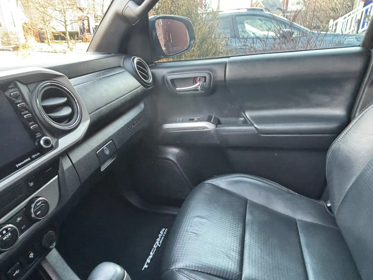 Toyota Tacoma снимка Toyota Tacoma