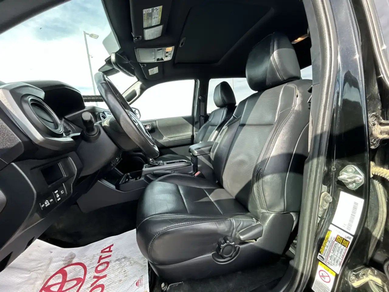 Toyota Tacoma снимка Toyota Tacoma