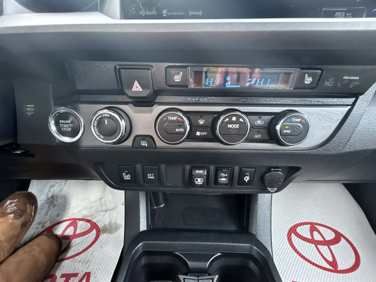 Toyota Tacoma снимка Toyota Tacoma