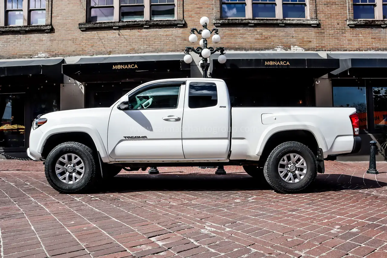 Toyota Tacoma снимка Toyota Tacoma