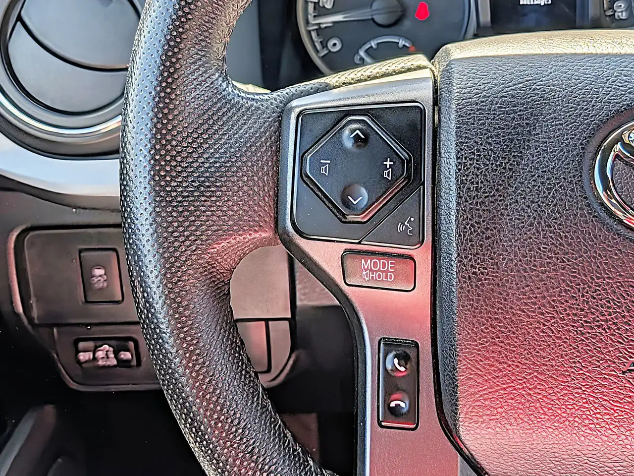 Toyota Tacoma снимка Toyota Tacoma