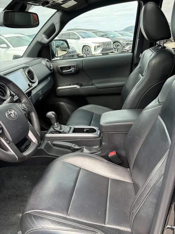 Toyota Tacoma снимка Toyota Tacoma
