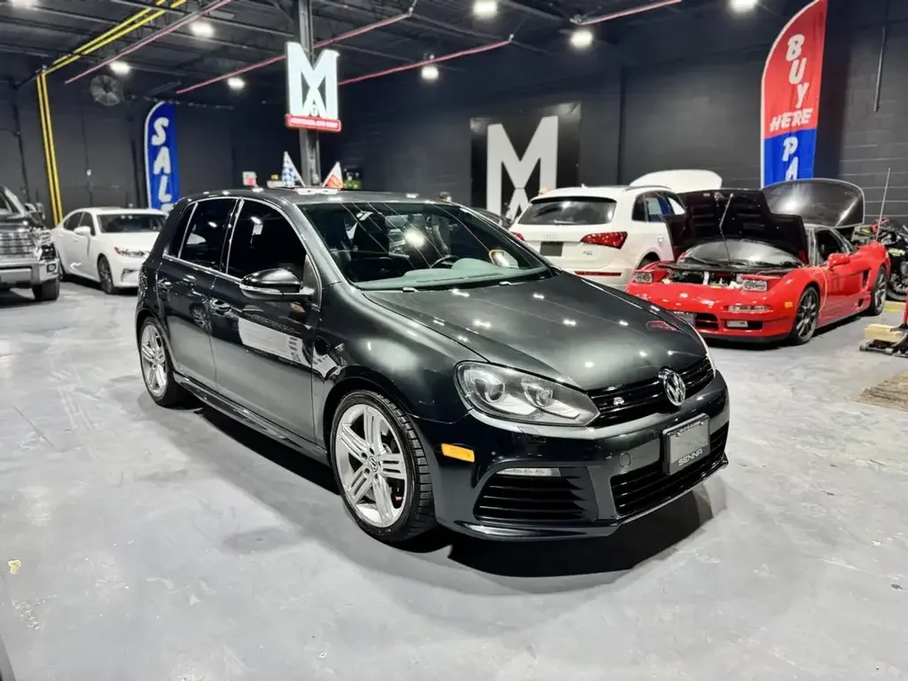 Volkswagen Golf R снимка Volkswagen Golf R