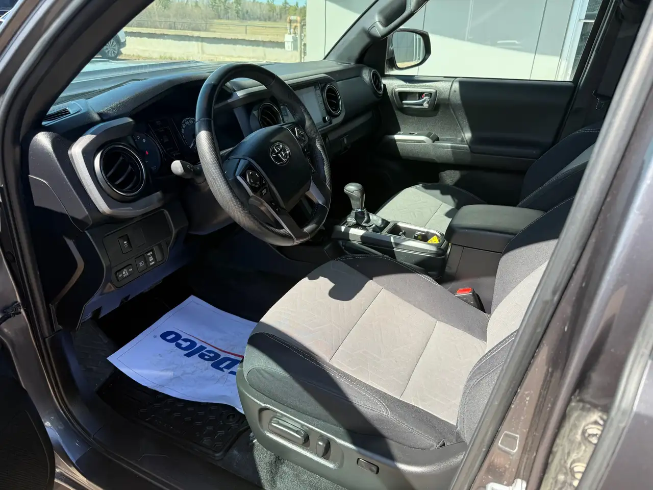 Toyota Tacoma снимка Toyota Tacoma