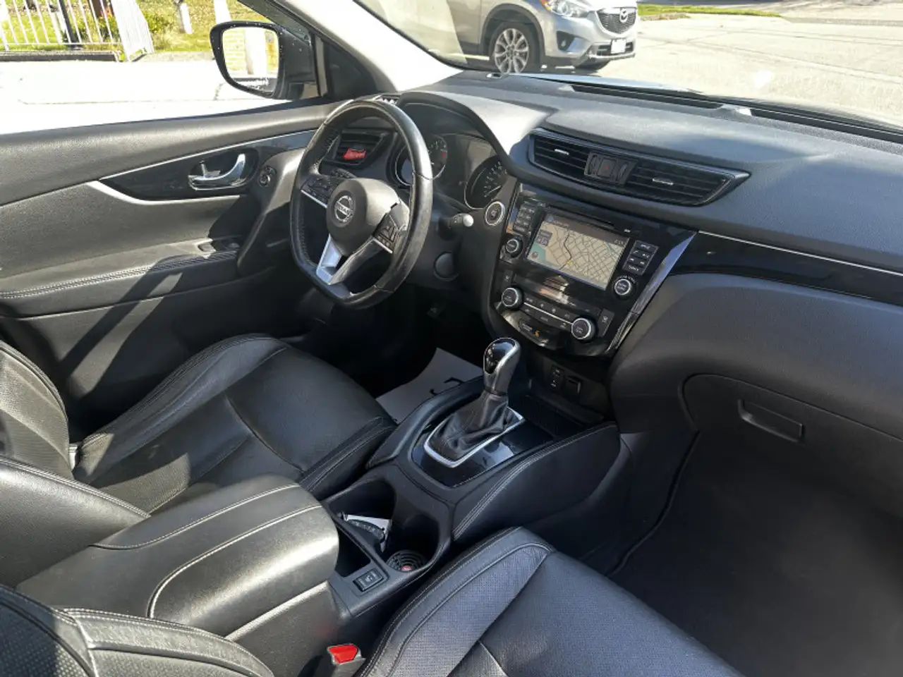 Nissan Qashqai снимка Nissan Qashqai