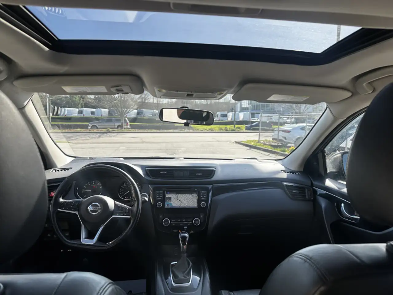 Nissan Qashqai снимка Nissan Qashqai