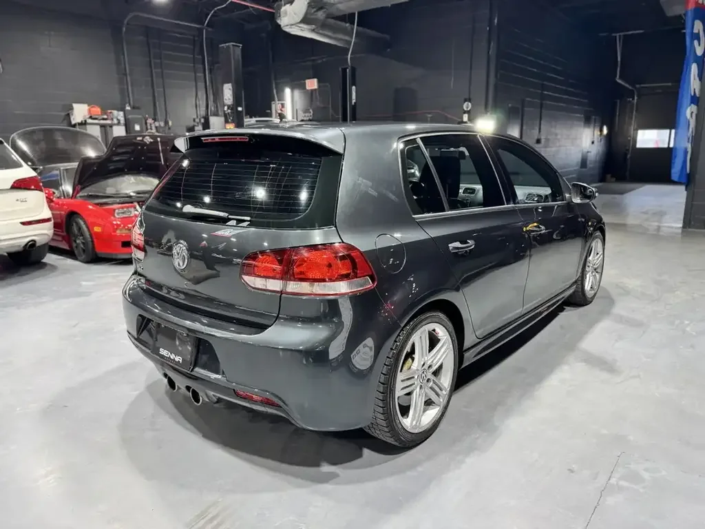 Volkswagen Golf R снимка Volkswagen Golf R