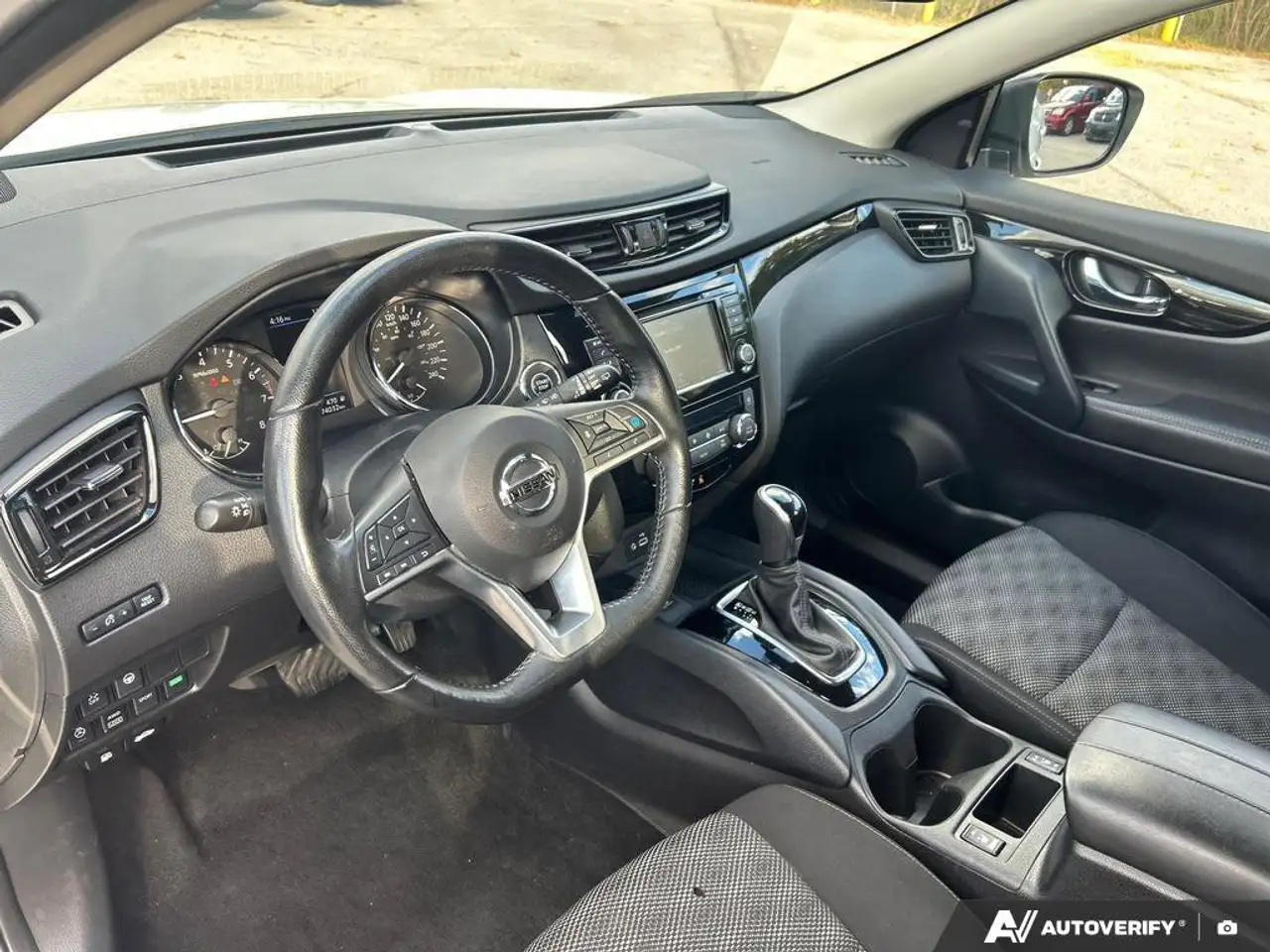 Nissan Qashqai снимка Nissan Qashqai