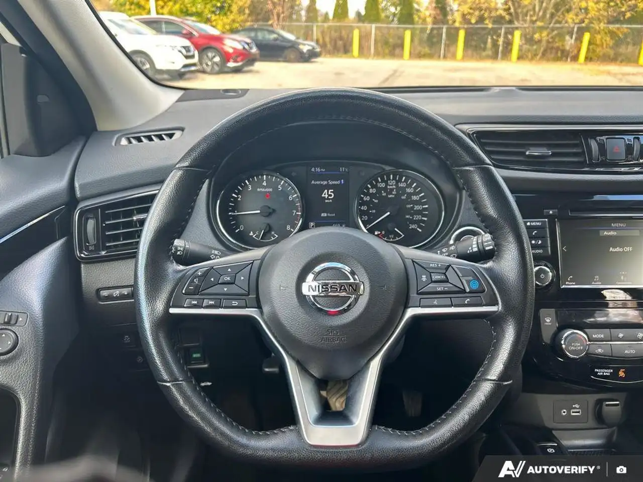Nissan Qashqai снимка Nissan Qashqai