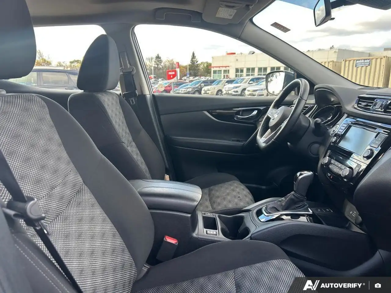 Nissan Qashqai снимка Nissan Qashqai