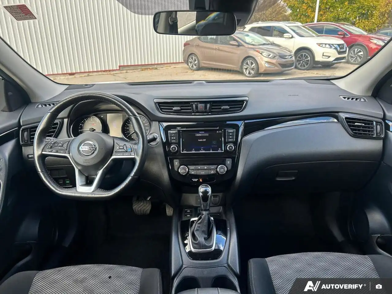 Nissan Qashqai снимка Nissan Qashqai