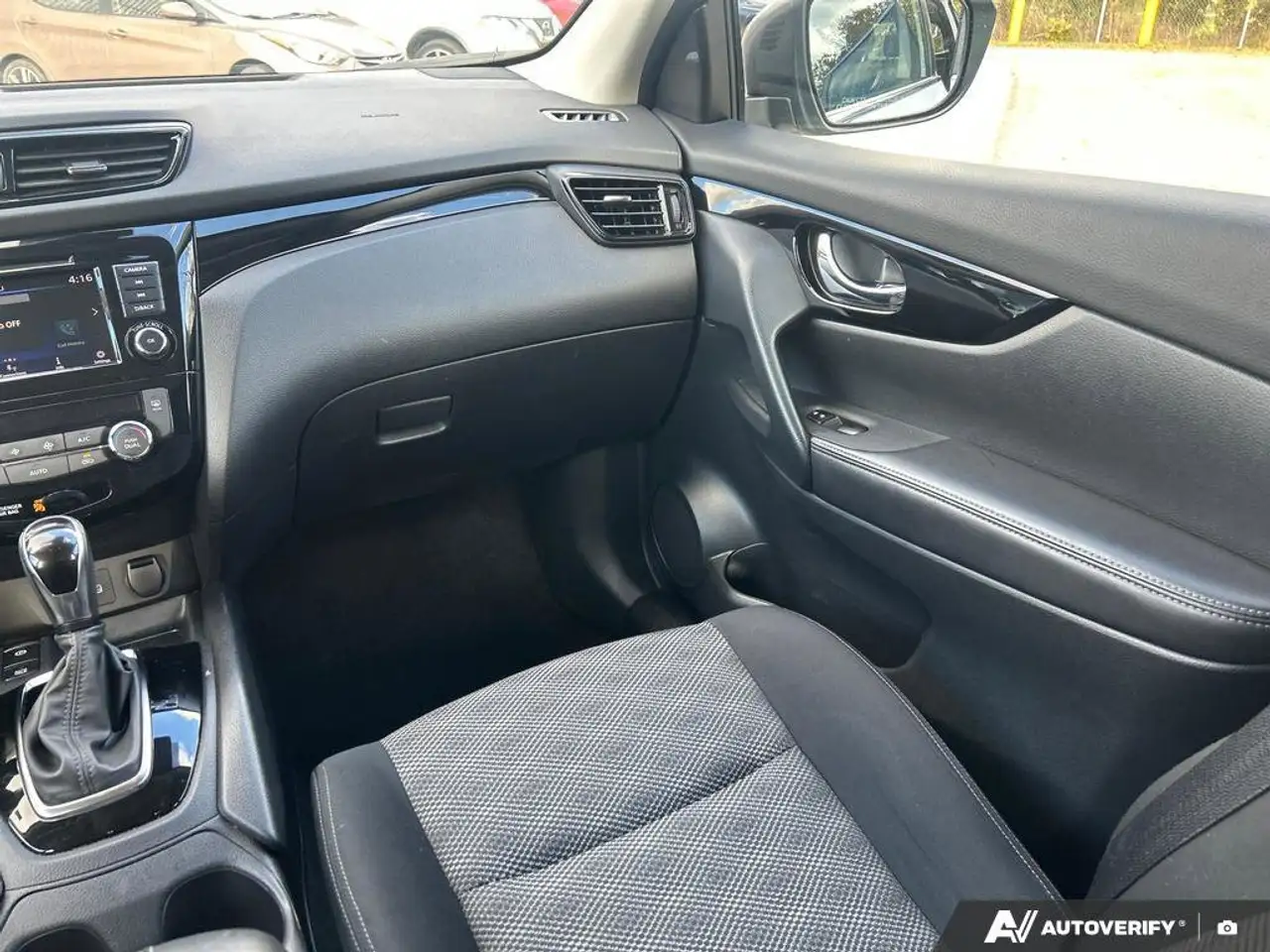 Nissan Qashqai снимка Nissan Qashqai