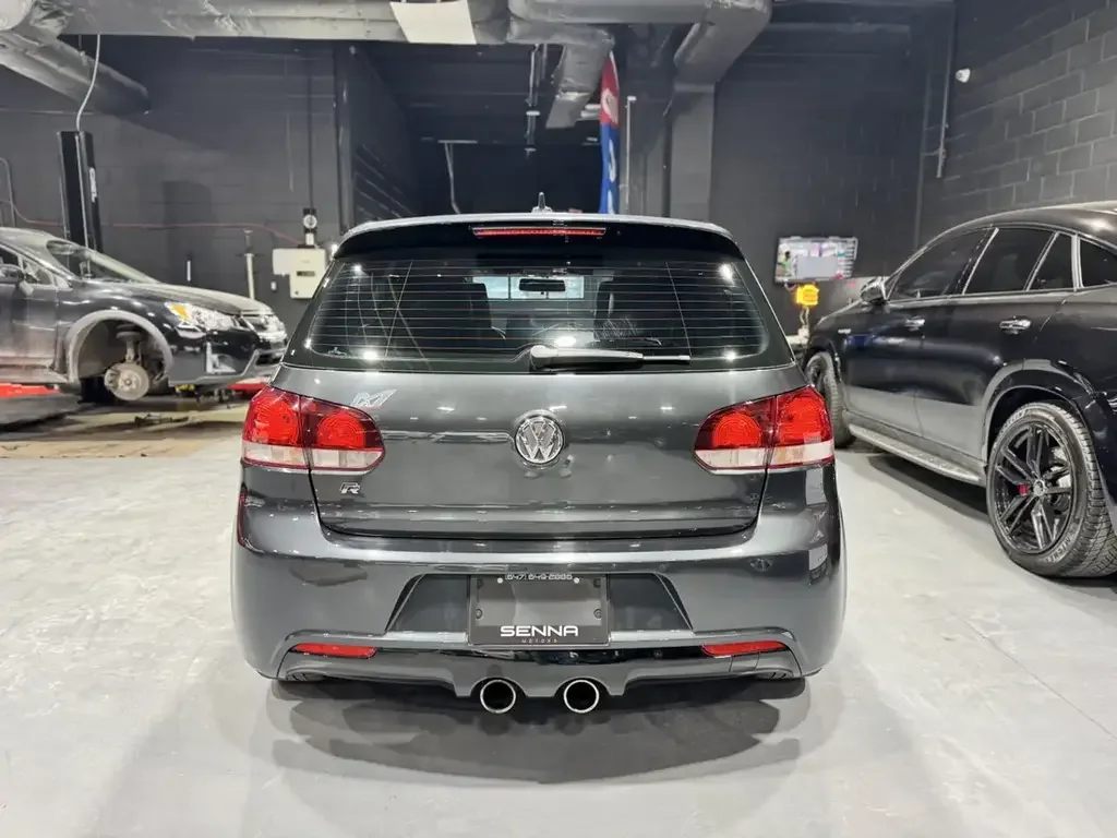 Volkswagen Golf R снимка Volkswagen Golf R