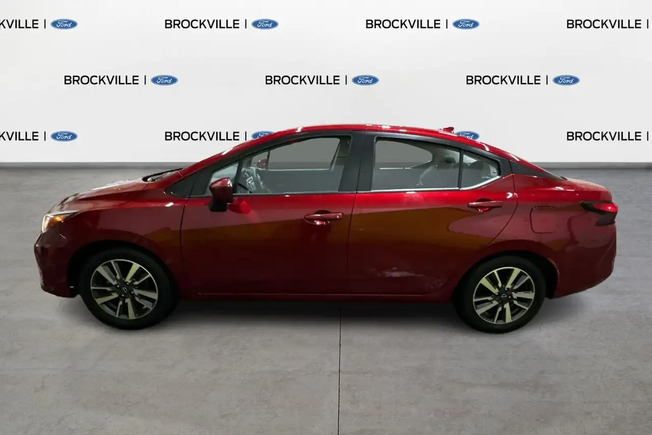 Nissan Versa снимка Nissan Versa