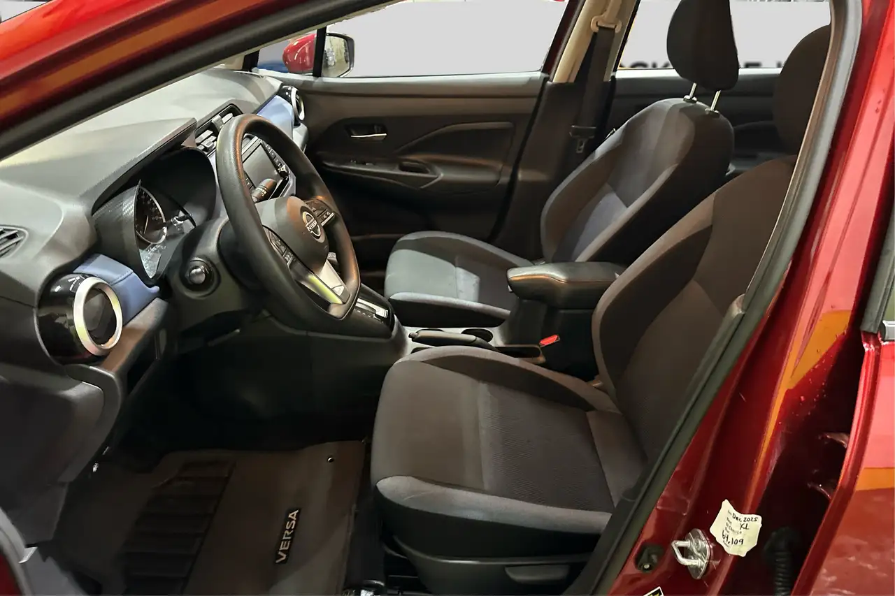 Nissan Versa снимка Nissan Versa
