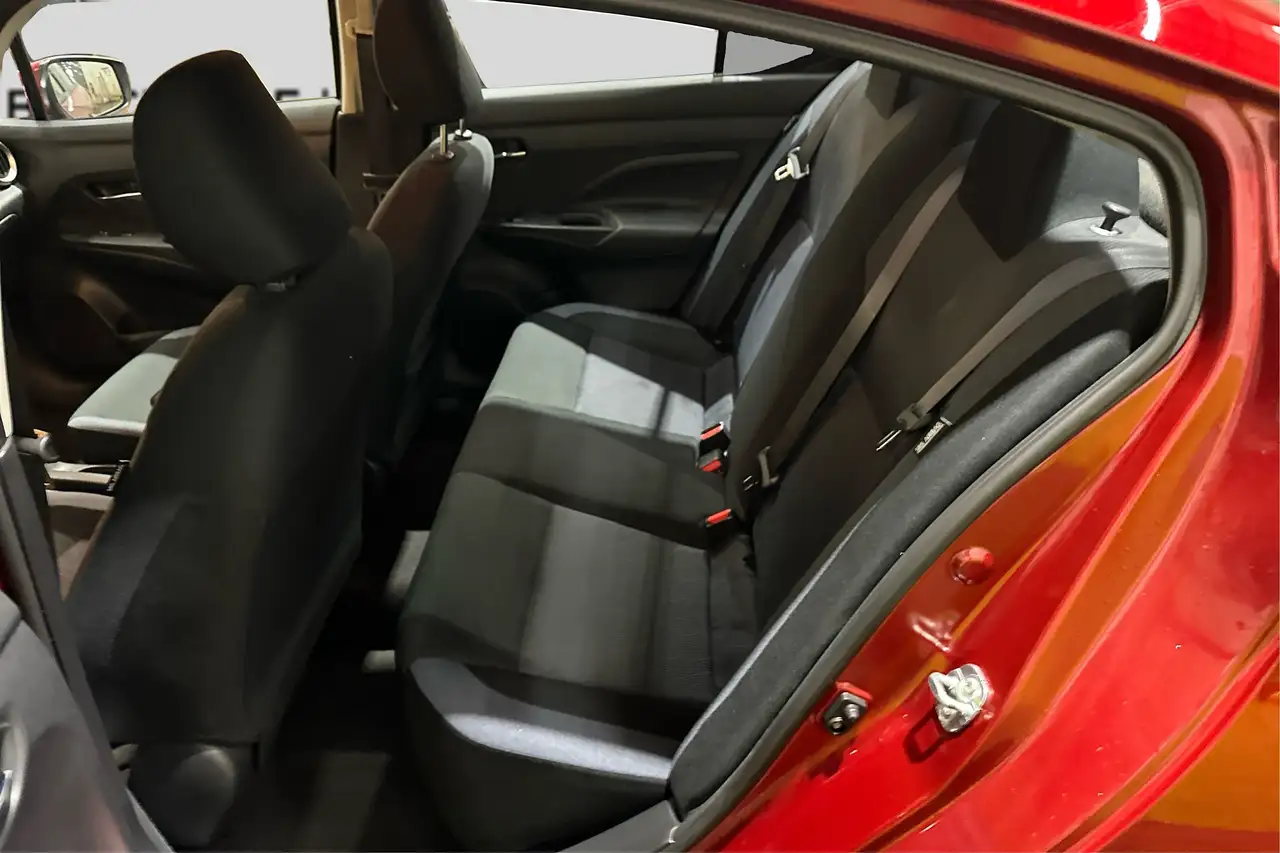 Nissan Versa снимка Nissan Versa