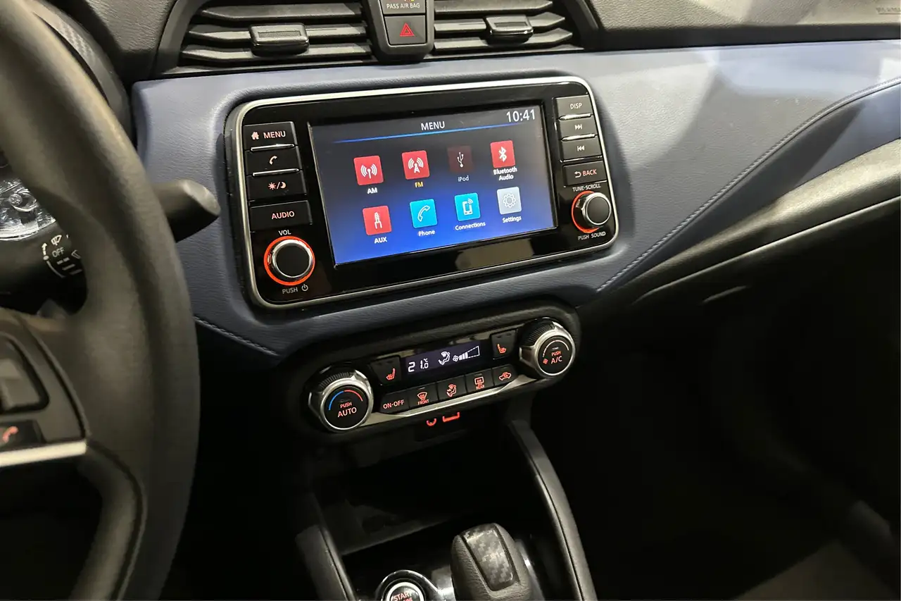 Nissan Versa снимка Nissan Versa