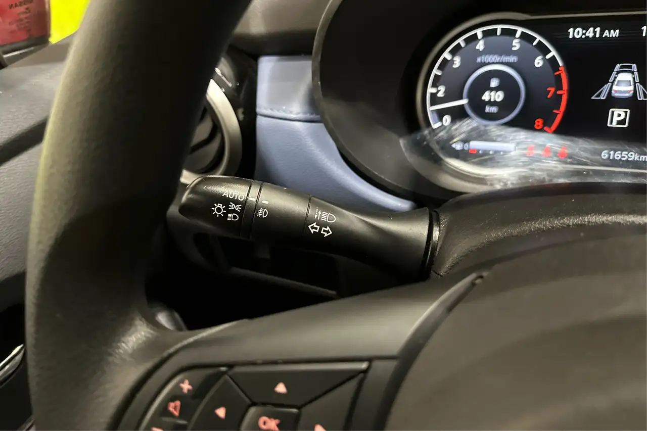 Nissan Versa снимка Nissan Versa