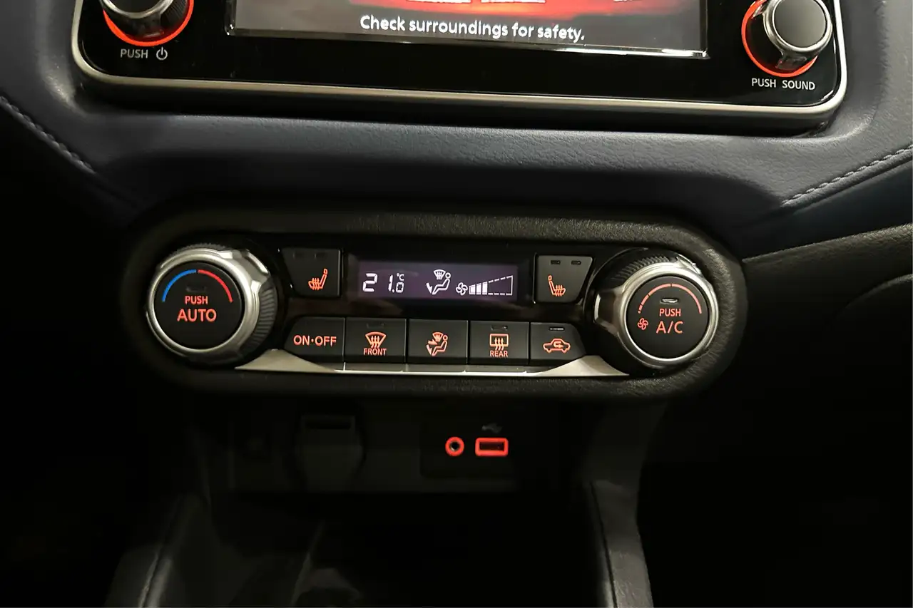 Nissan Versa снимка Nissan Versa