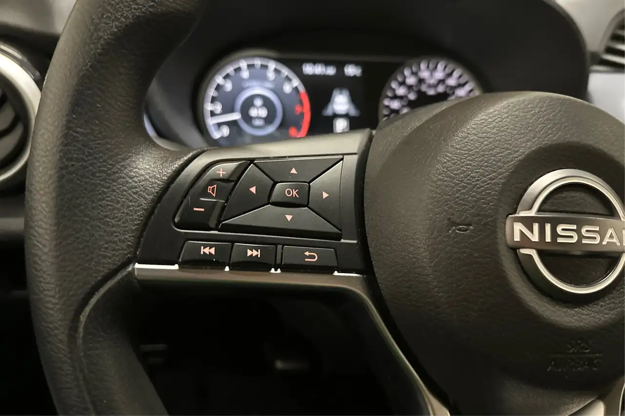 Nissan Versa снимка Nissan Versa
