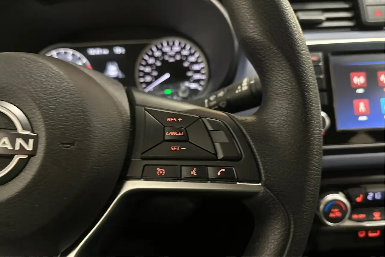 Nissan Versa снимка Nissan Versa