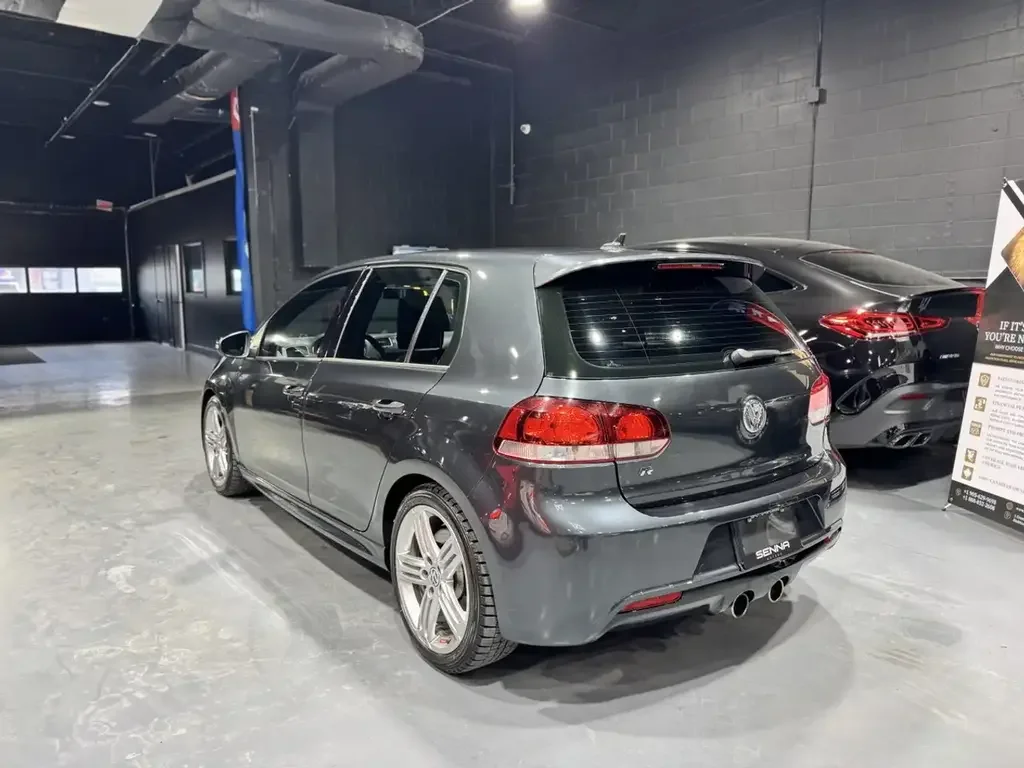 Volkswagen Golf R снимка Volkswagen Golf R