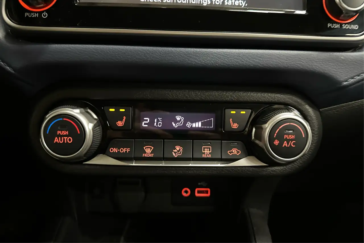Nissan Versa снимка Nissan Versa