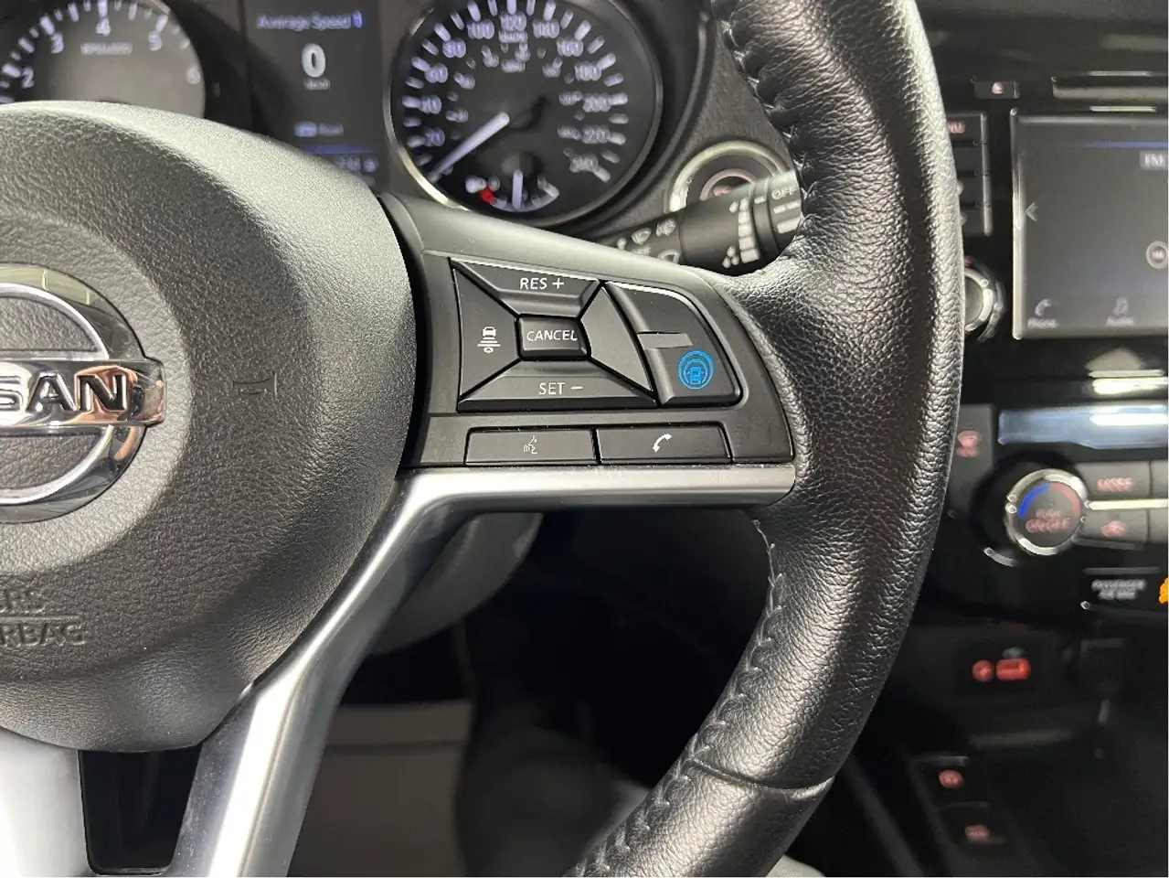Nissan Qashqai снимка Nissan Qashqai