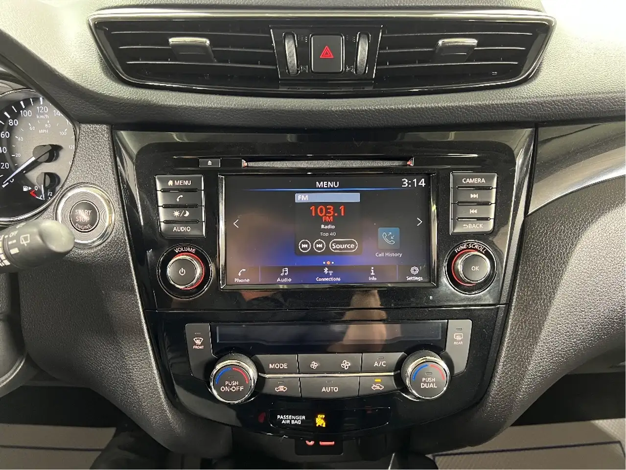 Nissan Qashqai снимка Nissan Qashqai