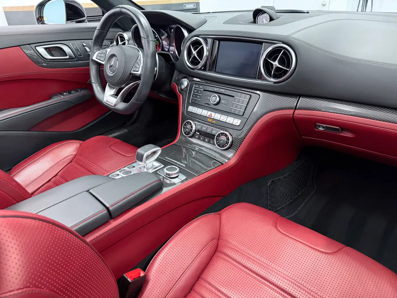 Mercedes-Benz SL снимка Mercedes-Benz SL
