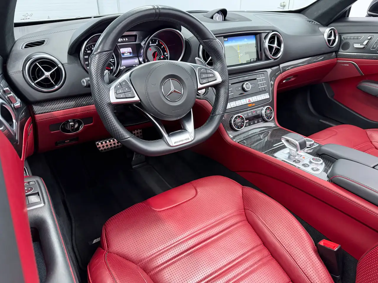 Mercedes-Benz SL снимка Mercedes-Benz SL