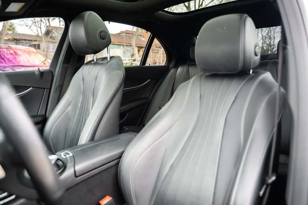 Mercedes-Benz E-Class снимка Mercedes-Benz E-Class